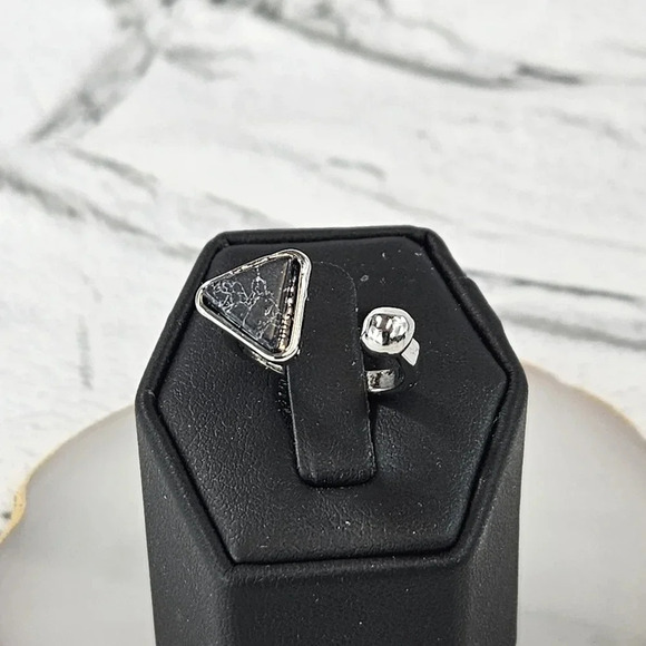 Black Triangle Adjustable Fashion Ring  A38 - Picture 6 of 6